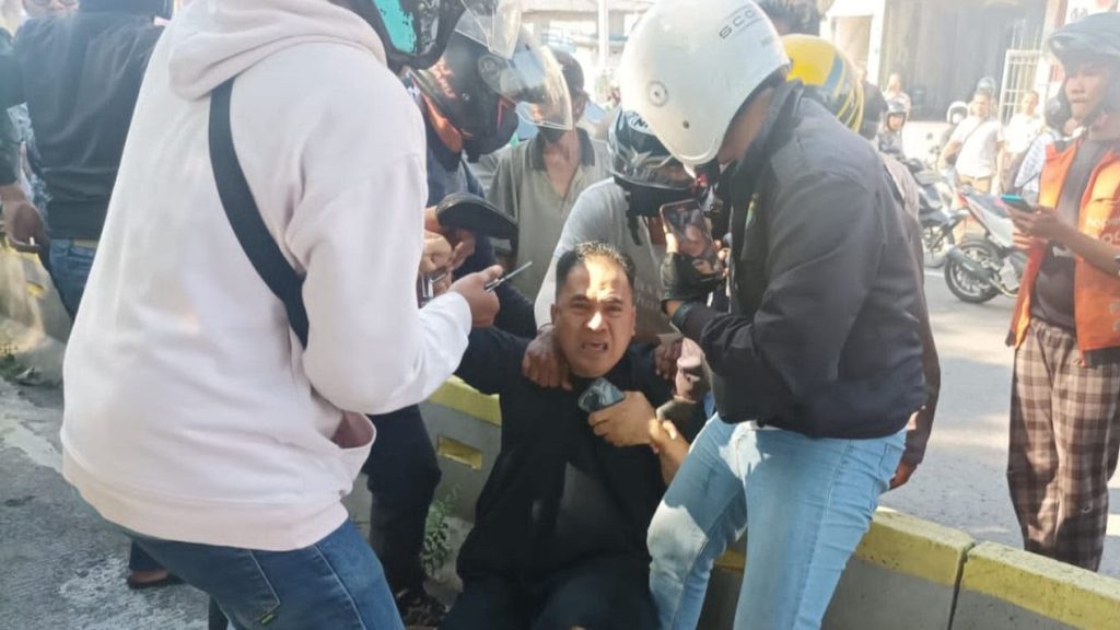 6597d92e098aa-pria-diduga-saipil-jamil_1265_711